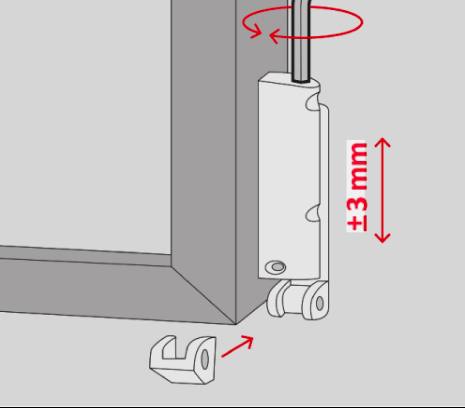 Jauns logs ievietots ailē un nostiprināts ar ķīļiem uzstādīšanai.