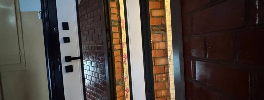 Dzīvokļa durvis ar spoguli praktisks un stilīgs risinājums priekšnamam