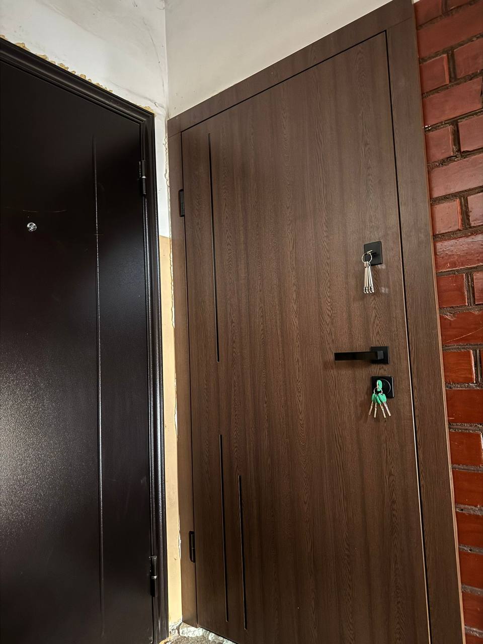 Dzīvokļa durvis ar spoguli - praktisks un estētisks risinājums