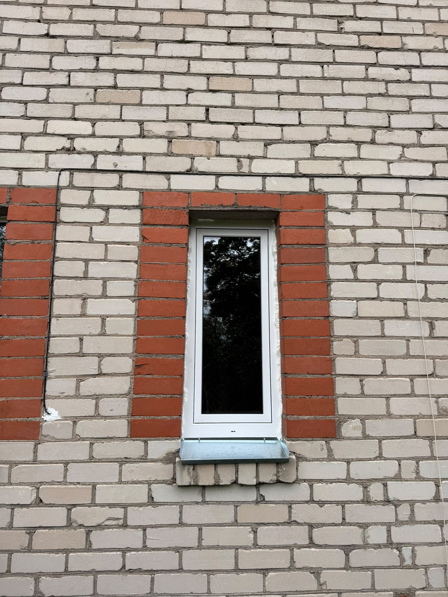 PVC logu nomaiņa dzīvoklī ar Salamander profilu un Roto furnitūru Latgalē